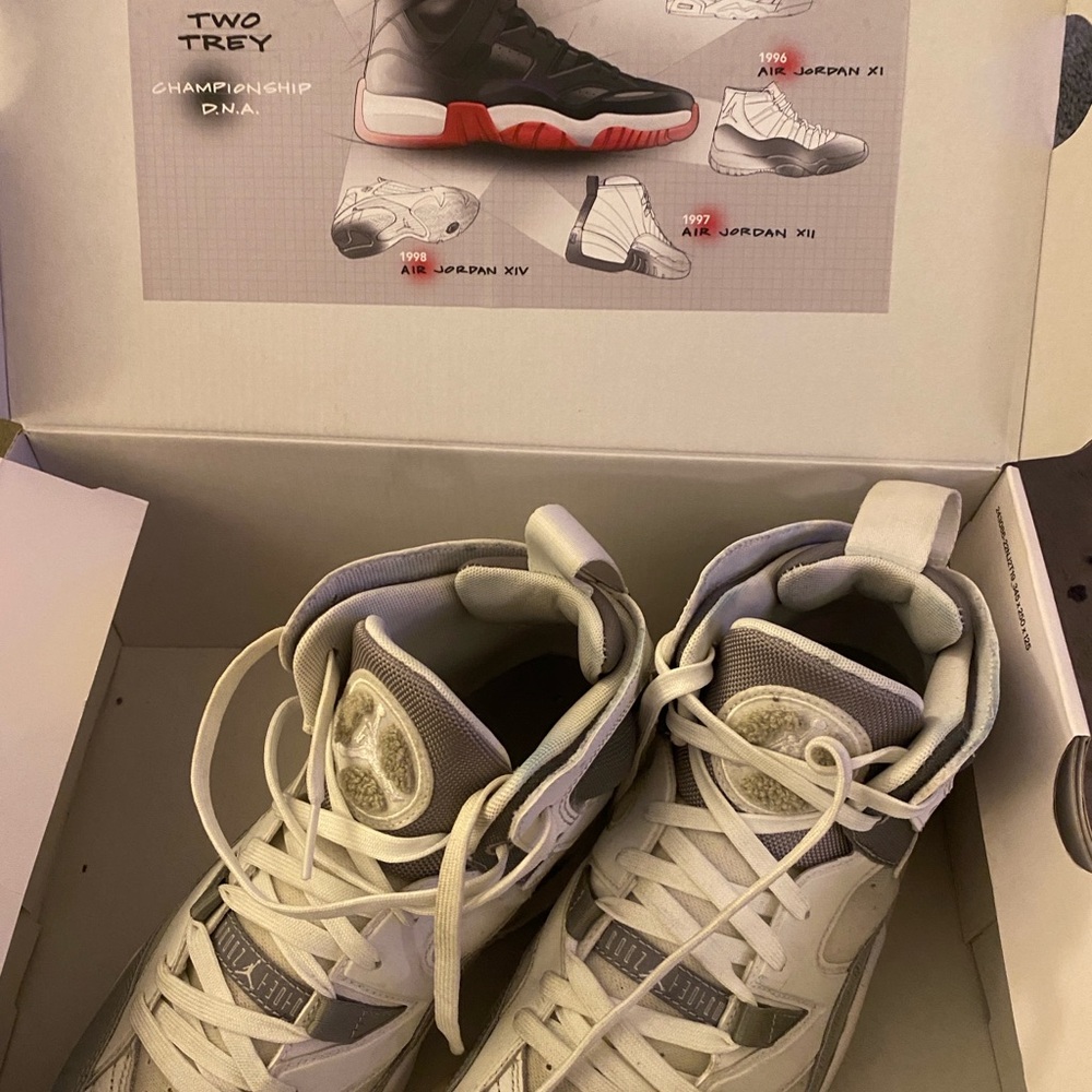 Nike Jumpman White/Grey Sneakers